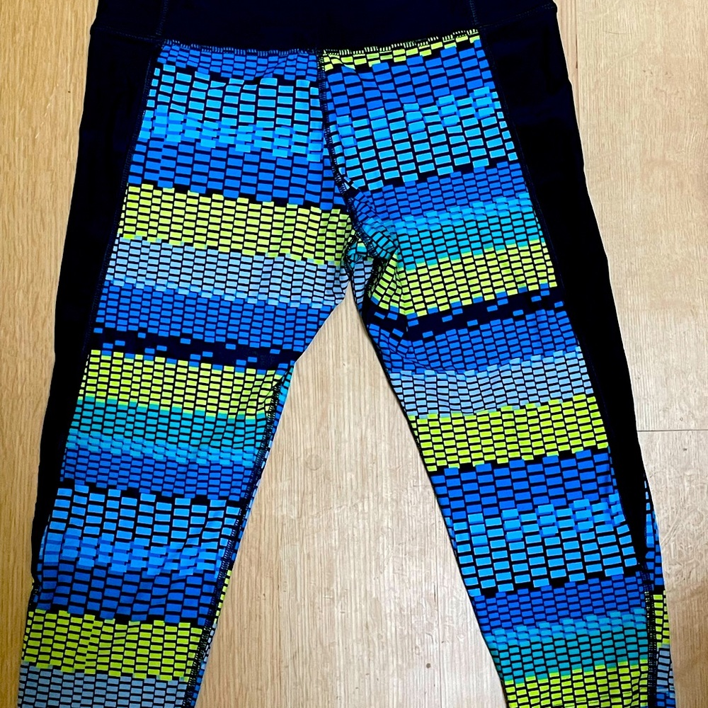 Nike Capri Leggings Size M - Picture 3 of 3